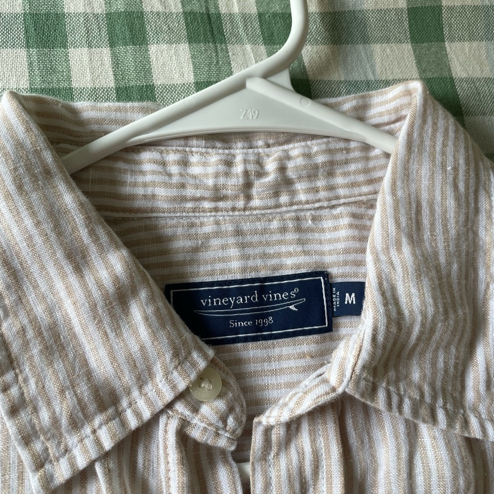 Vineyard Vines Linen Tan and White Casual Button Down Shirt | New / Unworn - Picture 2 of 2